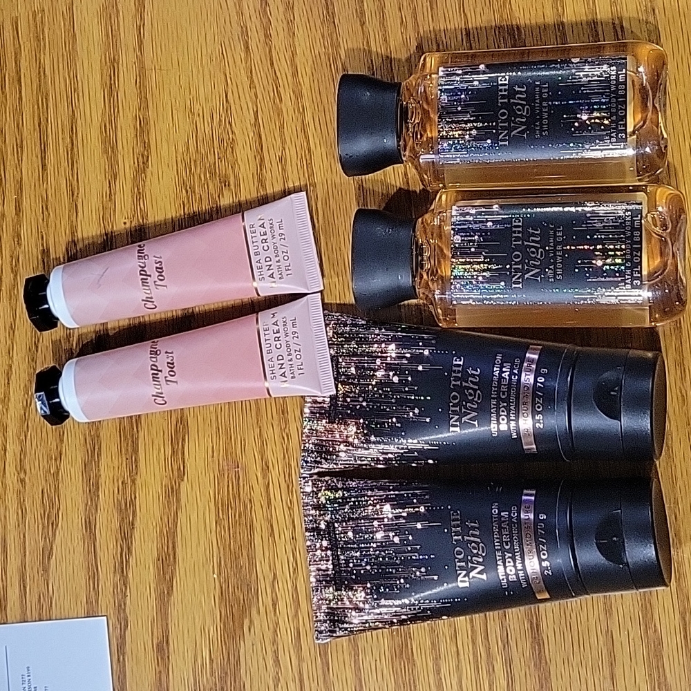 BATH & BODY WORKS